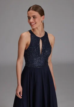 Abendkleid mit Stickerei und Cut-Out Detail