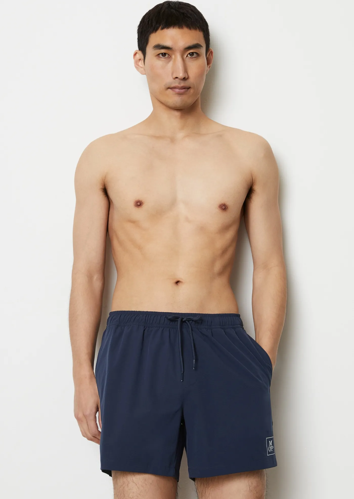 BADESHORTS AUS RECYCELTEM MATERIAL