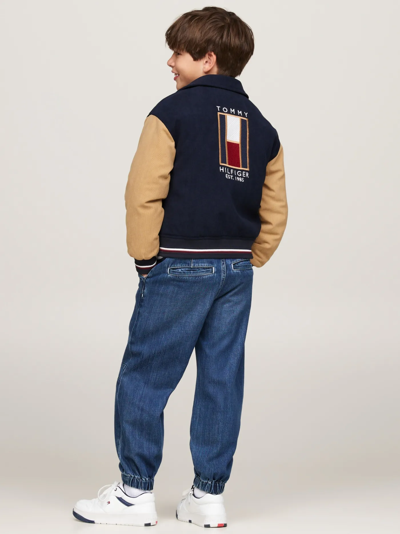 Bomberjacke aus Cord mit Logo hinten