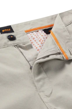 Chino aus Stretch-Baumwolle mit Dobby-Struktur und Bundfalten