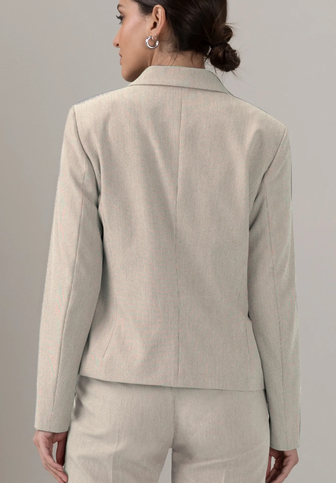 Cooler Kurzblazer mit Reverskragen und Leistentaschen