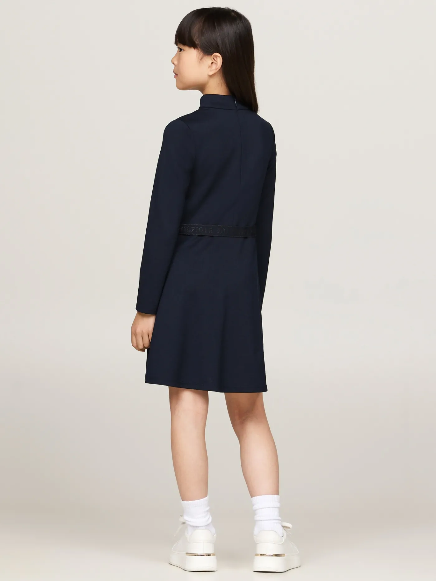 Extra Slim Fit Langarm Kleid mit Gürtel