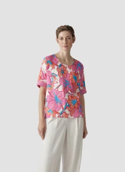 Farbenfrohes T-Shirt mit floralem Print