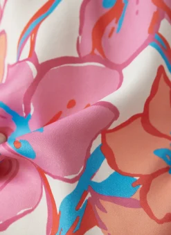 Farbenfrohes T-Shirt mit floralem Print
