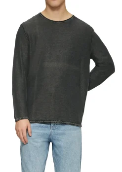 Gewaschener Strickpullover mit Rollkante