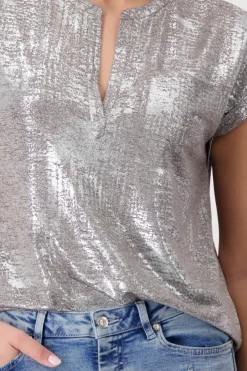 Glänzendes T-Shirt