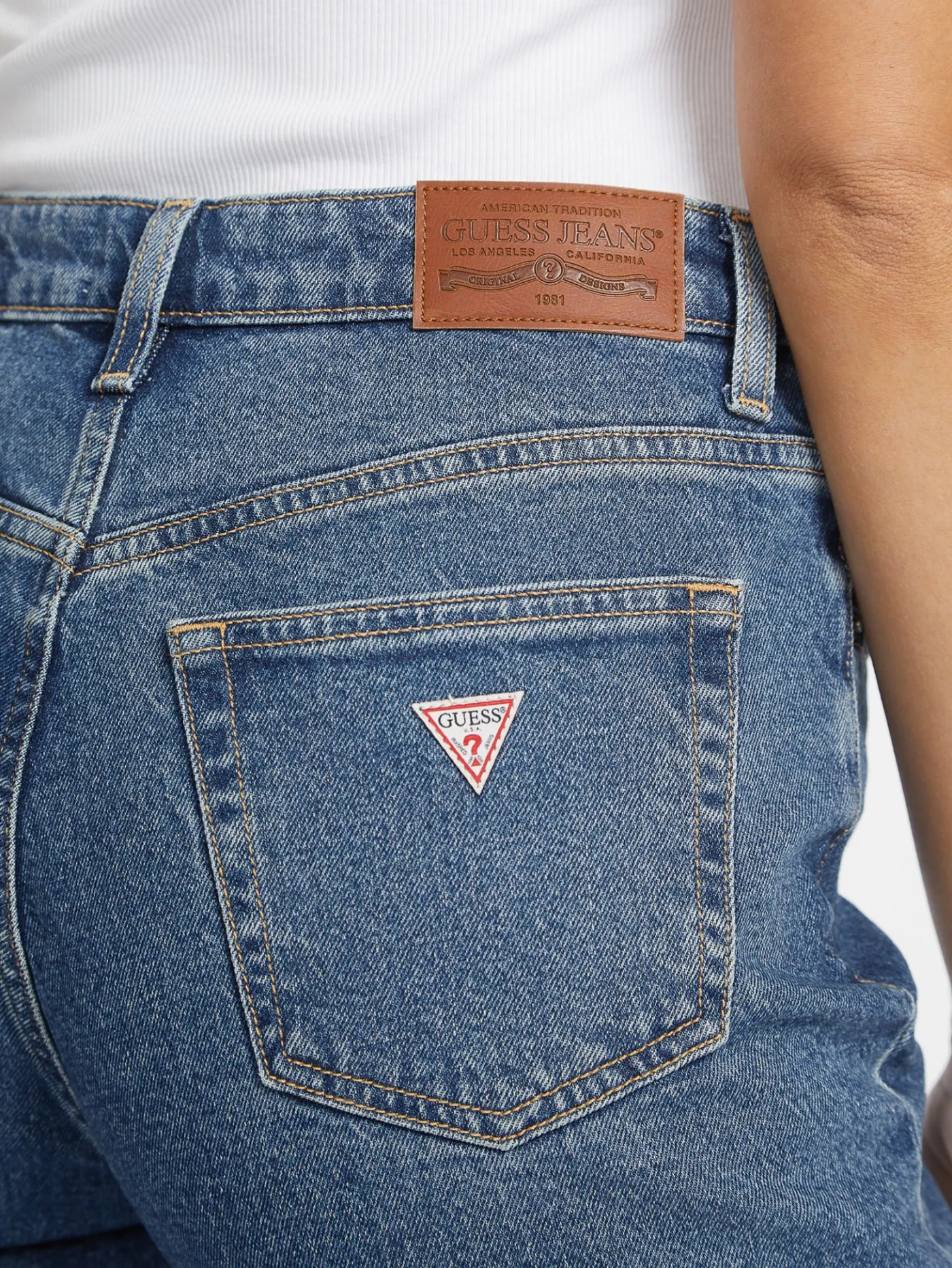 G06 Mom Jeans