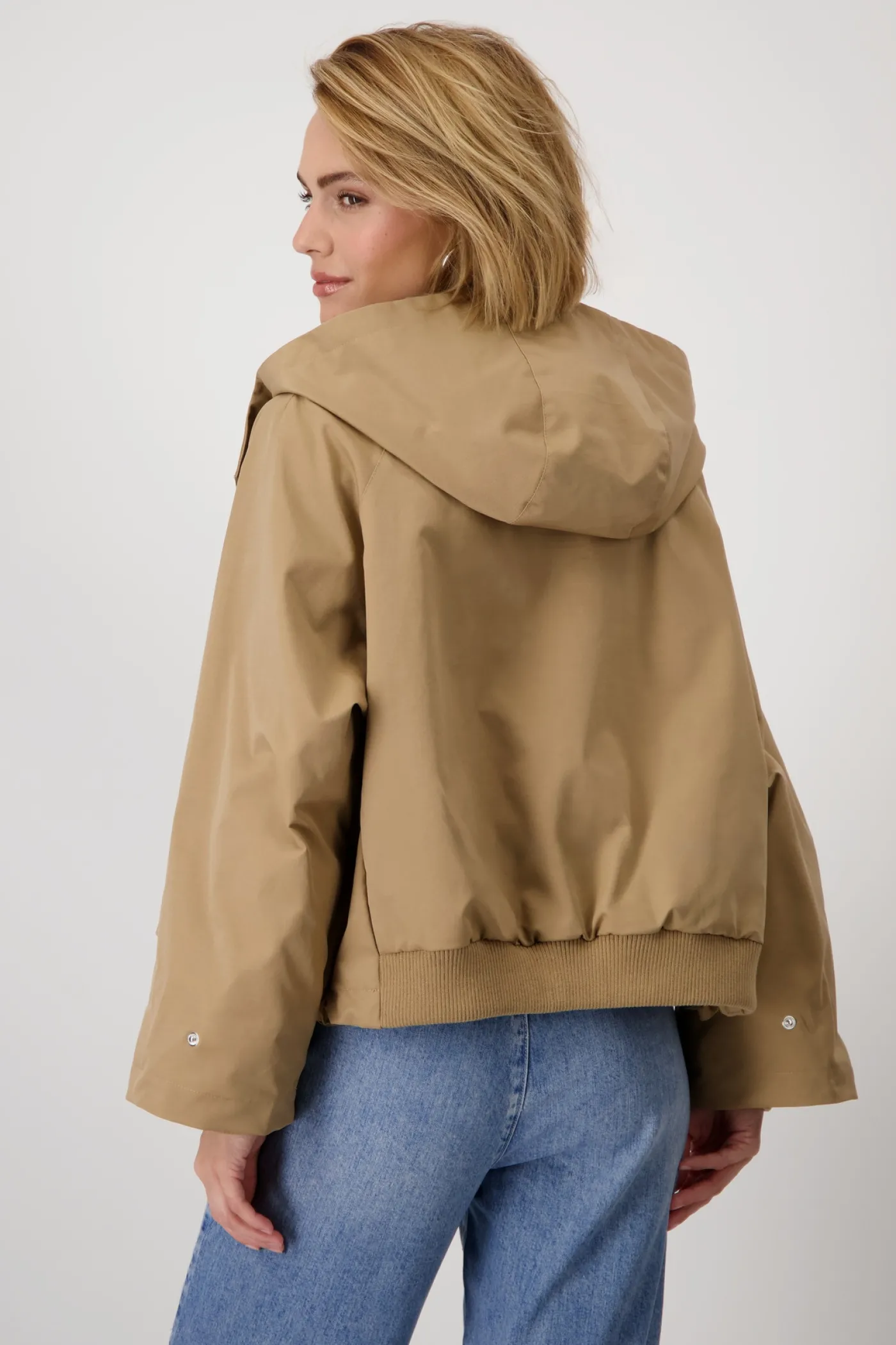 Jacke mit Kapuze