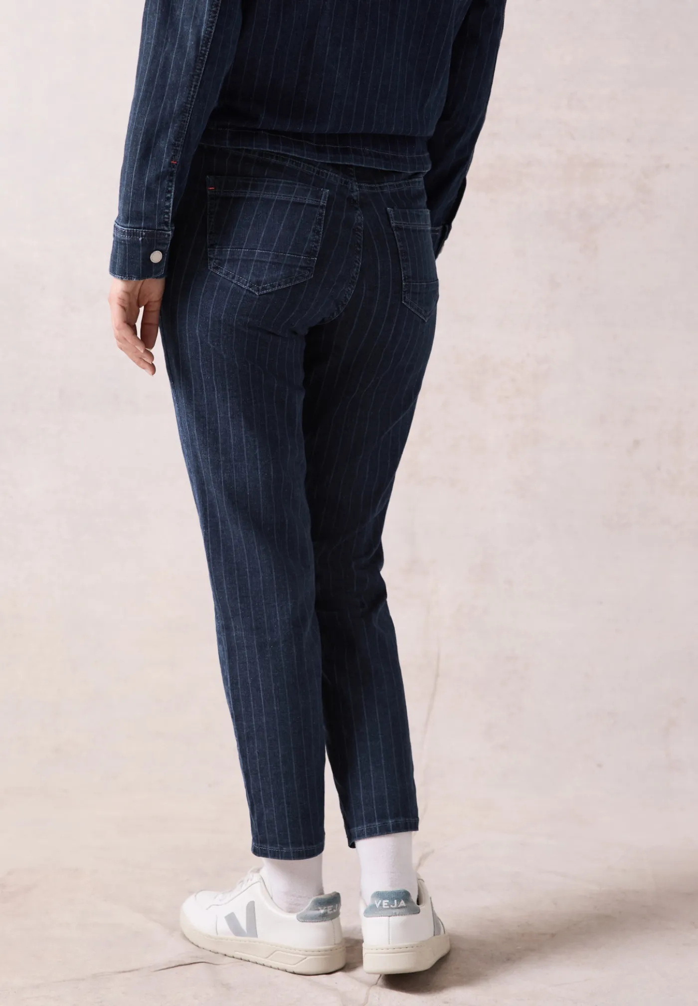 Jeans im Nadelstreifen-Look
