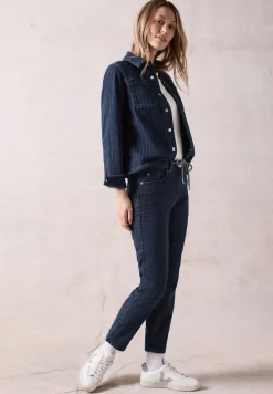 Jeans im Nadelstreifen-Look