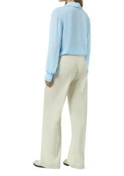 Leicht transparente Bluse mit verdeckter Knopfleiste