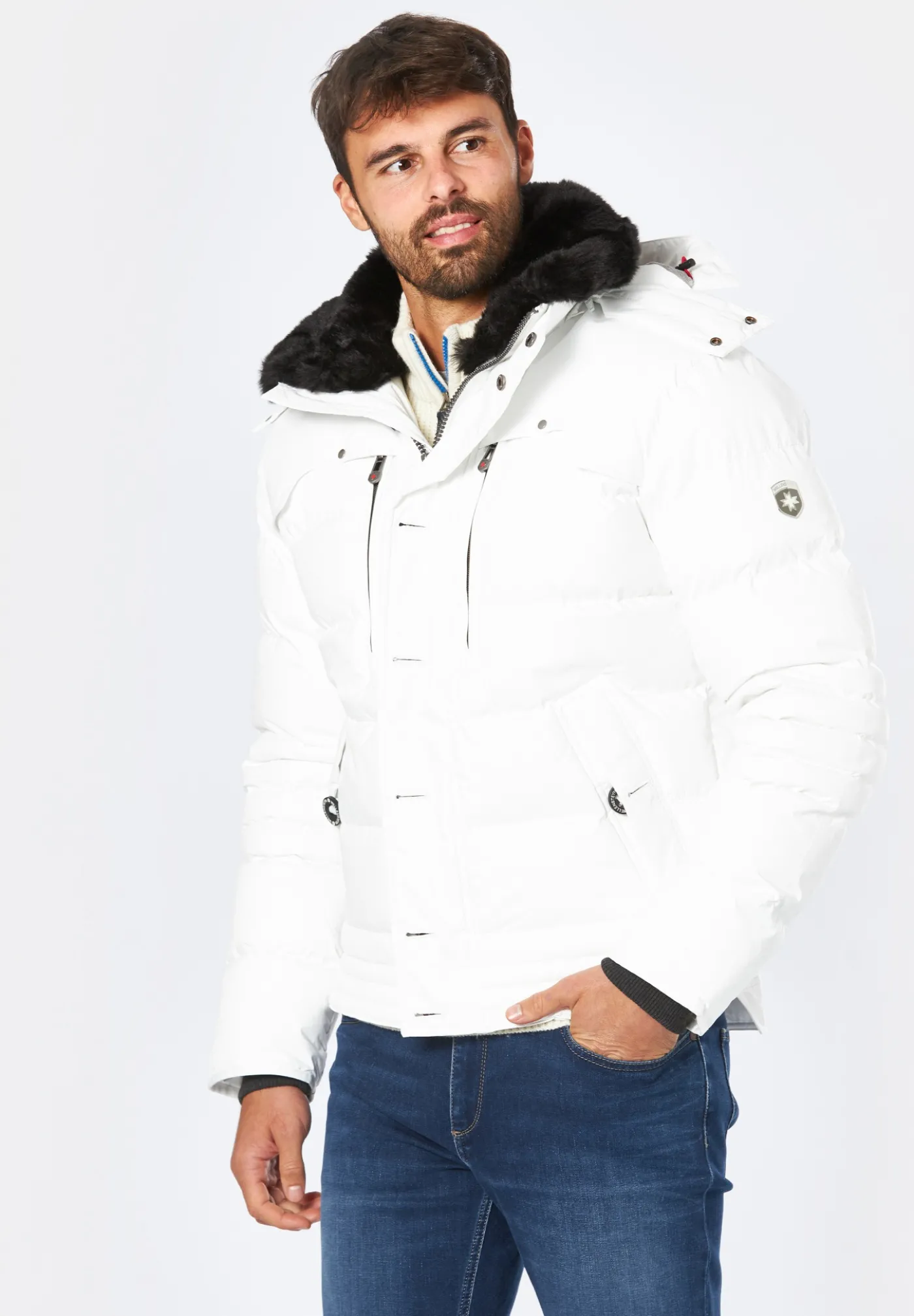 Puffer mit Kapuze