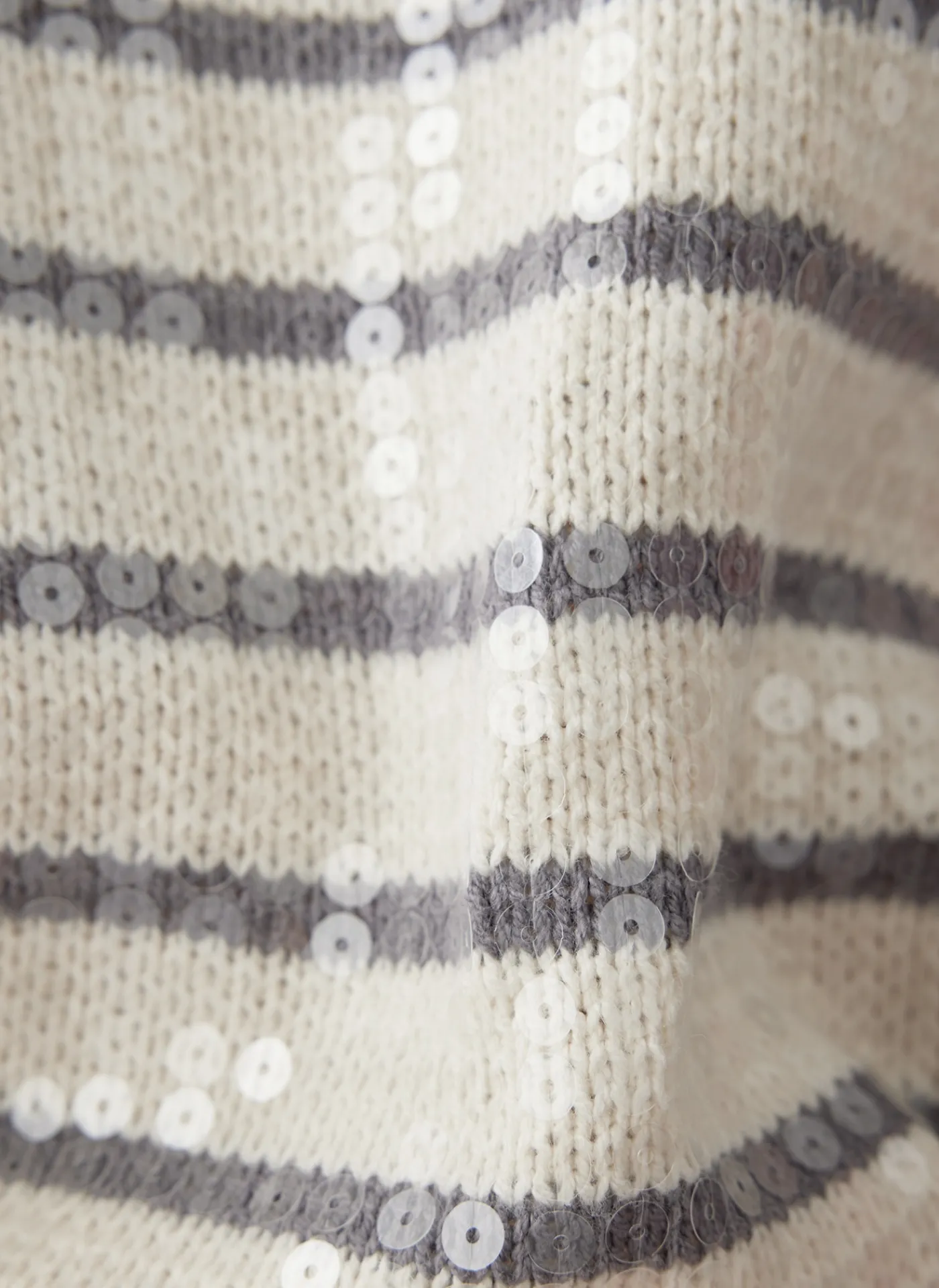 Pullover mit Streifen und Pailletten