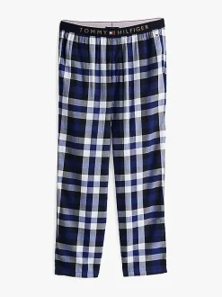 Pyjama und Hausschuhe im Geschenkset