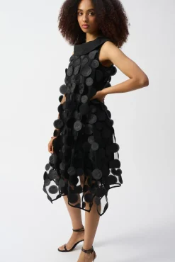 Ärmelloses Trapezkleid mit Punkten in 3D-Optik