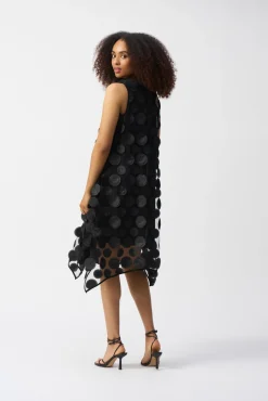 Ärmelloses Trapezkleid mit Punkten in 3D-Optik