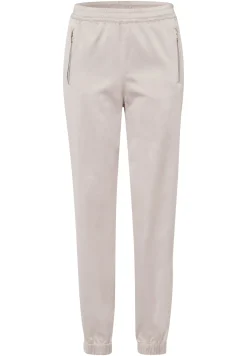 Satinhose im Joggingstil