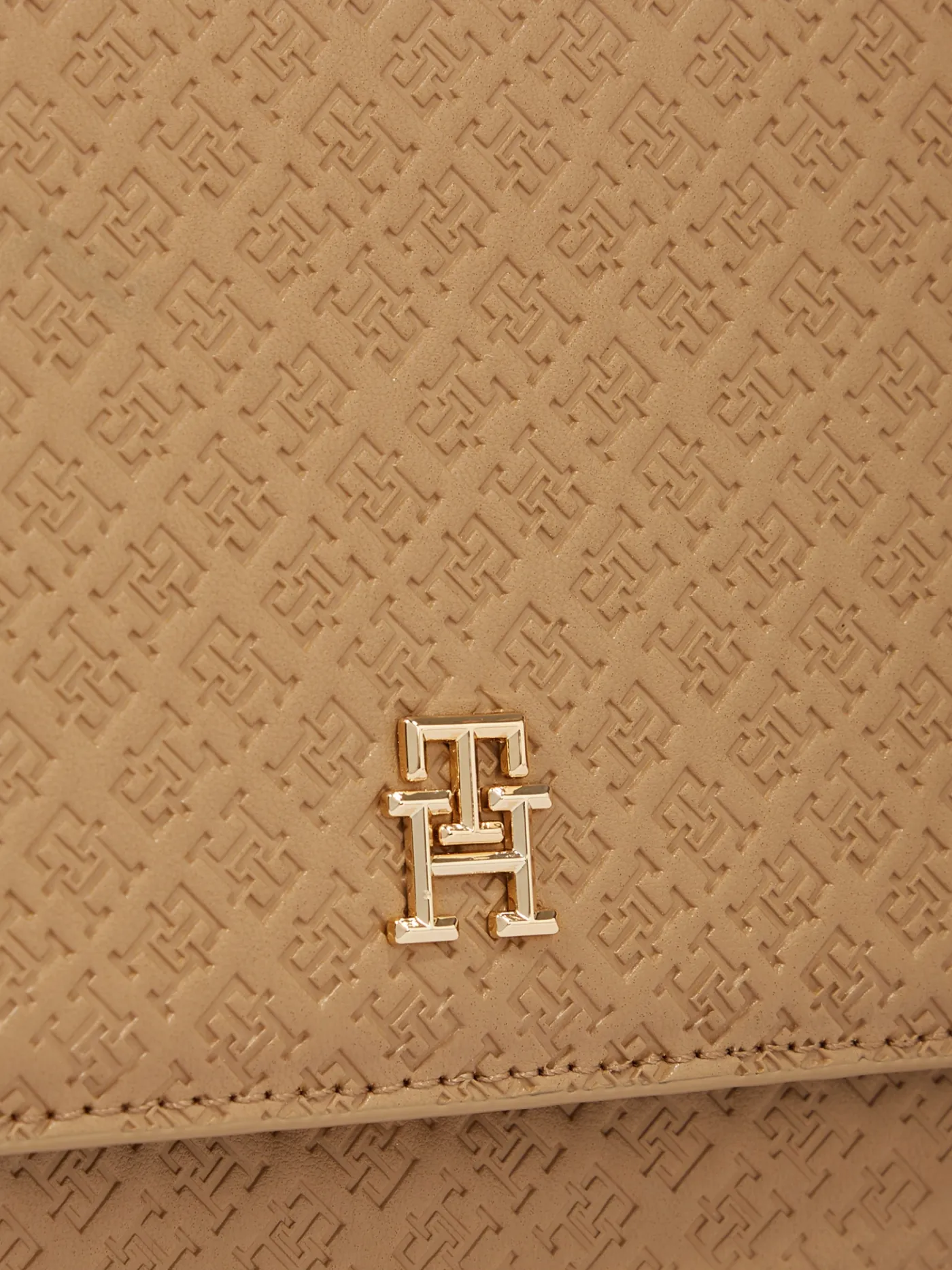 Schultertasche mit tiefgeprägten TH-Monogramme