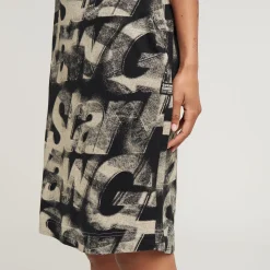 Sprayed Letters Shirtkleid