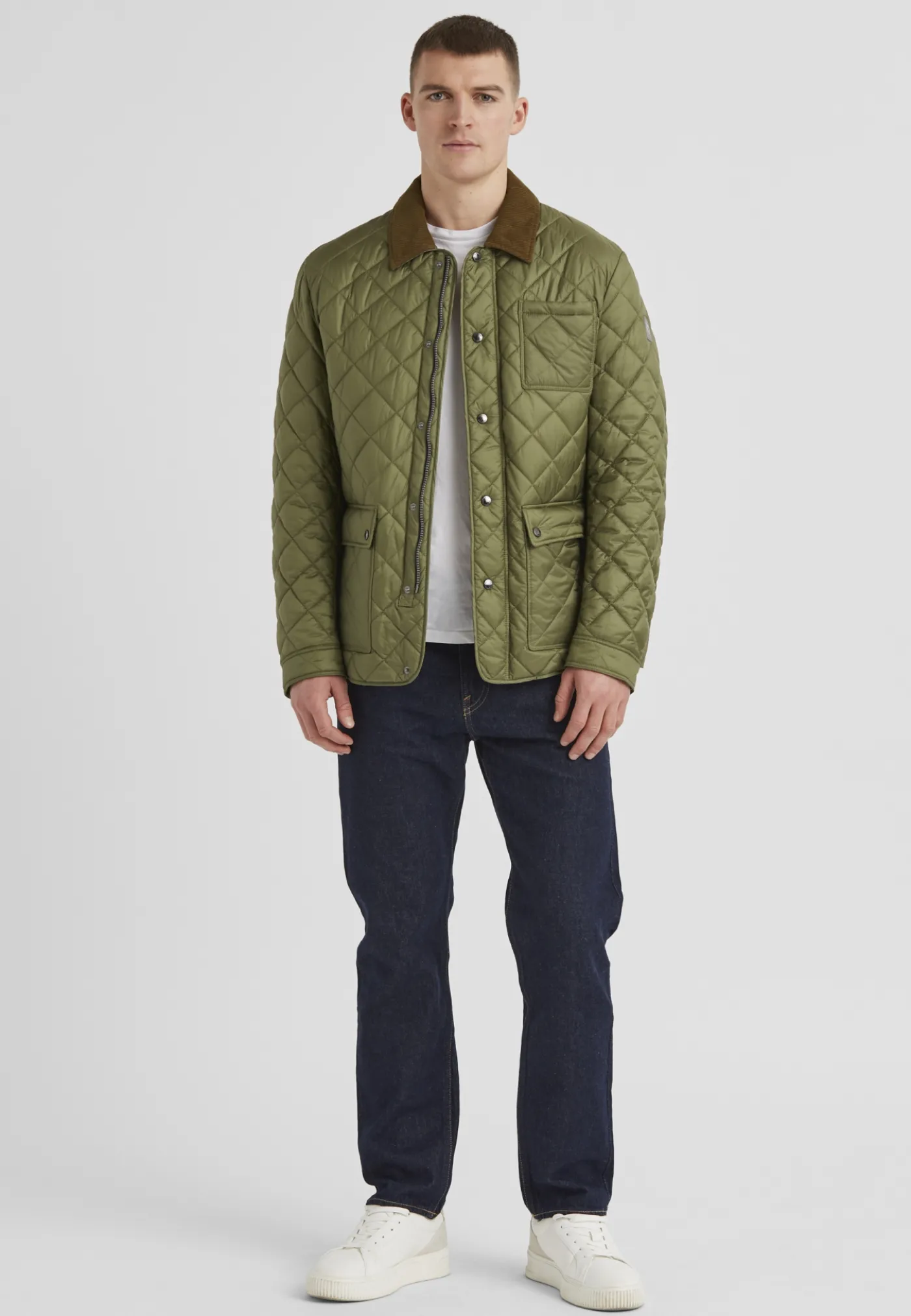 Steppjacke mit leicht tailliertem Schnitt