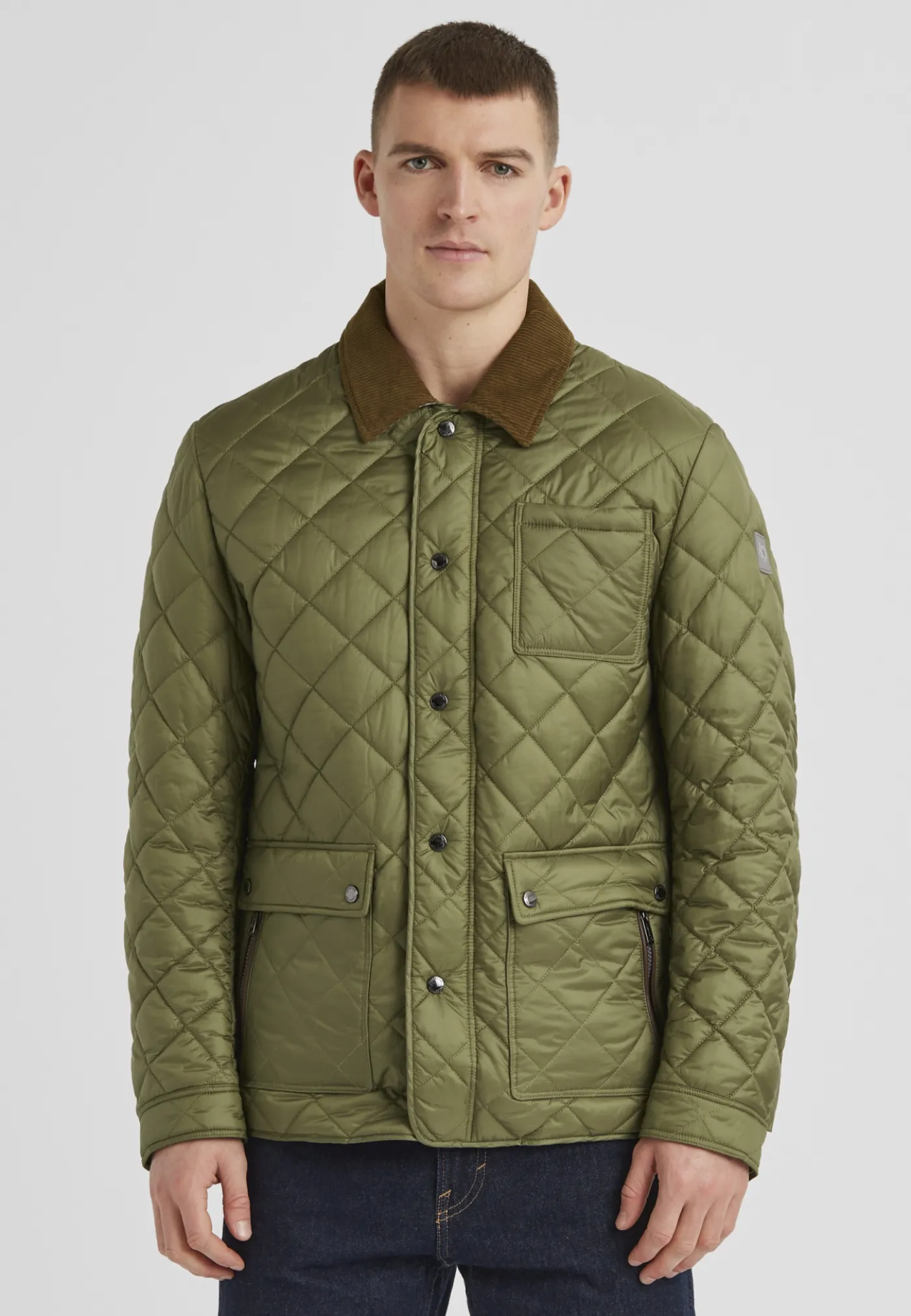 Steppjacke mit leicht tailliertem Schnitt