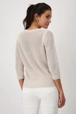 Strickpullover mit Schmuck