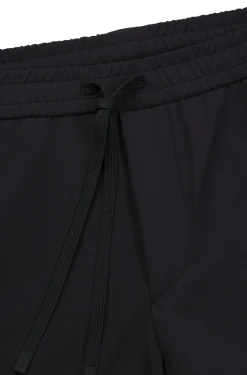 Tapered-Fit Hose aus wasserabweisendem Stretch-Gewebe