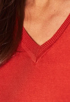 V-Neck Pullover