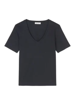 V-Neck-T-Shirt